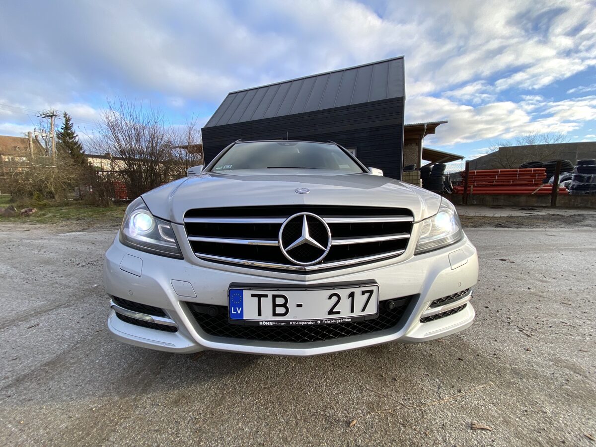 Mercedes-Benz Facelift C200CDI/ Edition C/ 12/2013